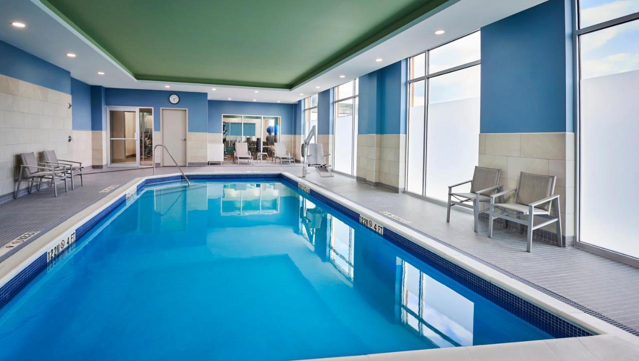 Holiday Inn Express & Suites Windsor East - Lakeshore By Ihg Tecumseh Zewnętrze zdjęcie