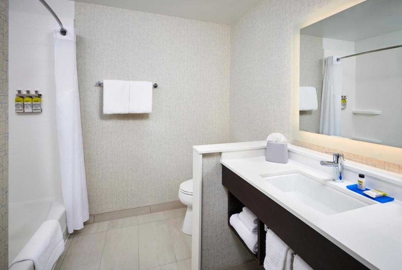 Holiday Inn Express & Suites Windsor East - Lakeshore By Ihg Tecumseh Zewnętrze zdjęcie