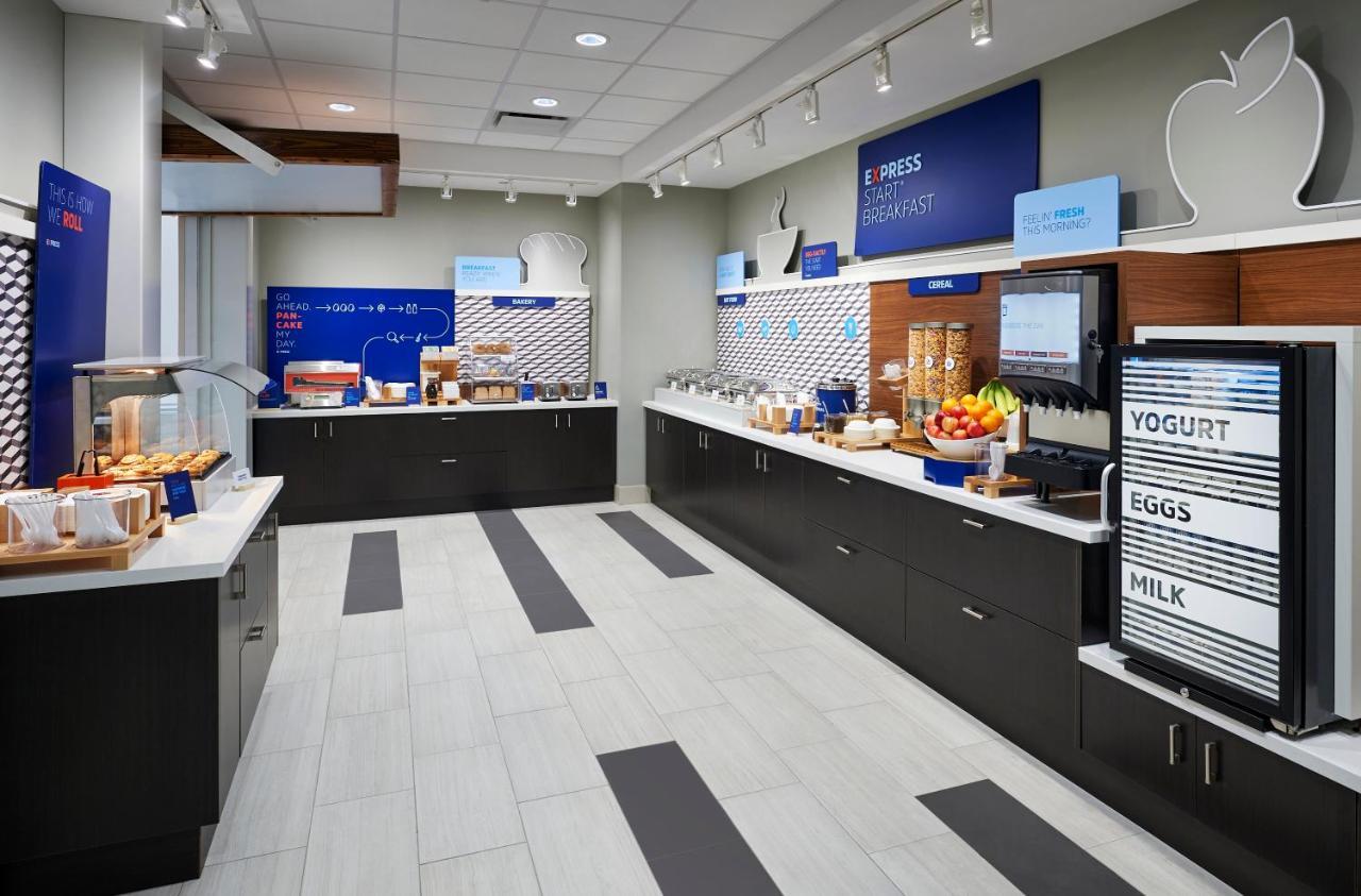 Holiday Inn Express & Suites Windsor East - Lakeshore By Ihg Tecumseh Zewnętrze zdjęcie